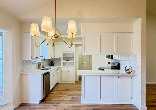 Photo 3 of Single family home for sale at 117 N Grand Frk Dr, Edmond, OK 73003 | MLS# 1250500 | Listing updated on 2026-10-19