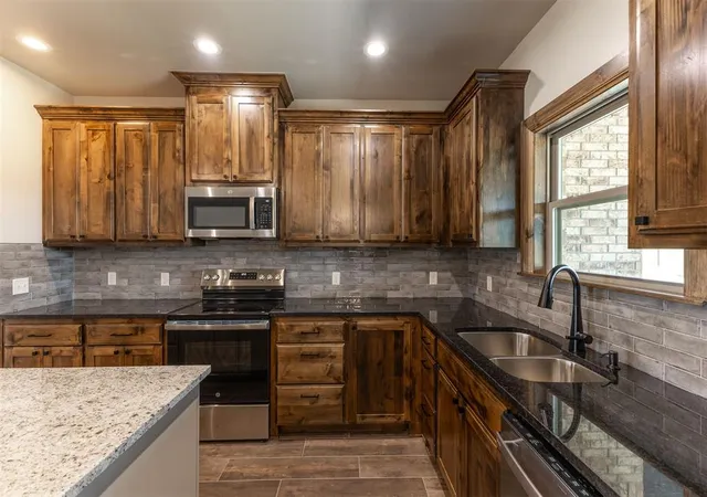 Photo 3 of Single family home for sale at 2433 Raven Cir, Blanchard, OK 73010 | MLS# 1250502 | Listing updated on 2026-09-28