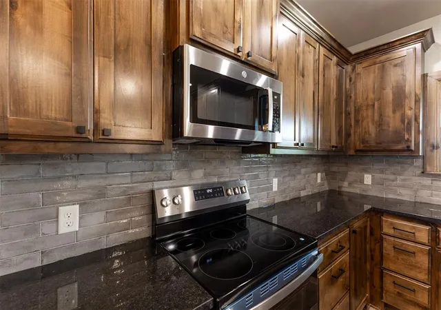 Photo 4 of Single family home for sale at 2433 Raven Cir, Blanchard, OK 73010 | MLS# 1250502 | Listing updated on 2026-09-28