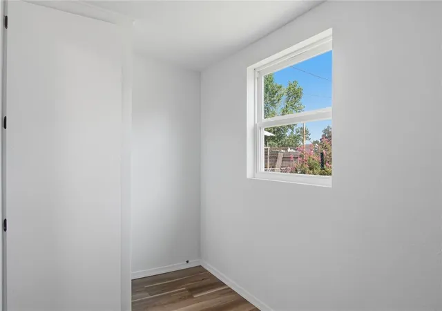 Photo 3 of Single family home for sale at 1041 Sw 33rd Street, Oklahoma City, OK 73109 | MLS# 1250509 | Listing updated on 2026-09-24