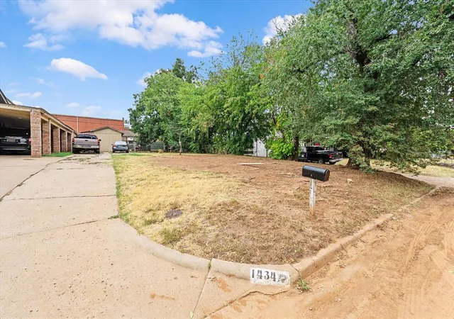 Photo 3 of Single family home for sale at 1434 SW 28th Street, Oklahoma City, OK 73108 | MLS# 1250512 | Listing updated on 2026-09-22