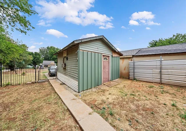 Photo 4 of Single family home for sale at 1434 SW 28th Street, Oklahoma City, OK 73108 | MLS# 1250512 | Listing updated on 2026-09-22