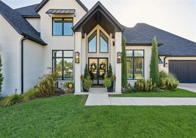 Photo 2 of Single family home for sale at 201 Saint Claire Dr, Edmond, OK 73025 | MLS# 1250524 | Listing updated on 2026-10-07