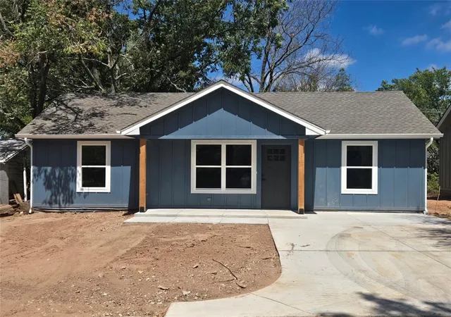 Photo 1 of Single family home for sale at 1304 E Margaret St, Shawnee, OK 74801 | MLS# 1250526 | Listing updated on 2026-10-07