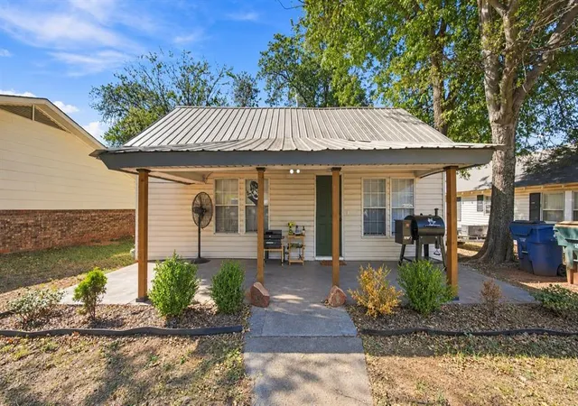 Photo 1 of Single family home for sale at 1012 S 13th Street, Chickasha, OK 73018 | MLS# 1250531 | Listing updated on 2026-10-15