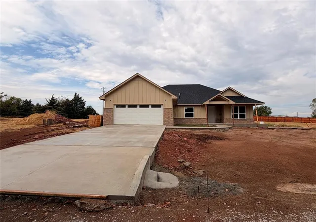 Photo 3 of Single family home for sale at 219 W Johnson Dr, Guthrie, OK 73044 | MLS# 1250538 | Listing updated on 2026-09-27
