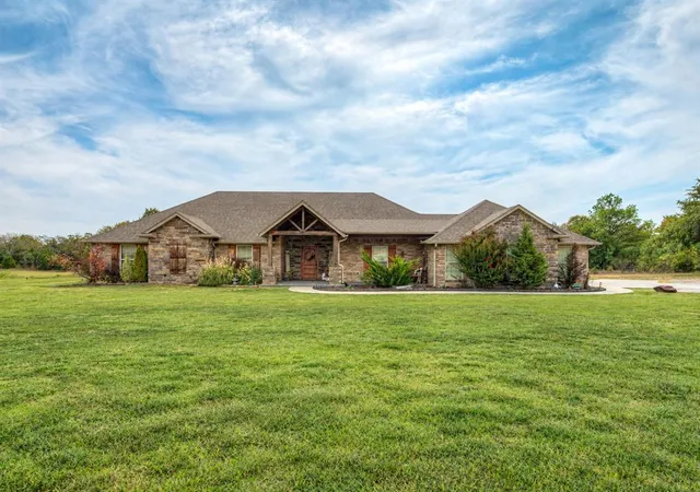 Photo 2 of Single family home for sale at 30365 Buck Ln, Mc Loud, OK 74851 | MLS# 1250558 | Listing updated on 2026-10-07