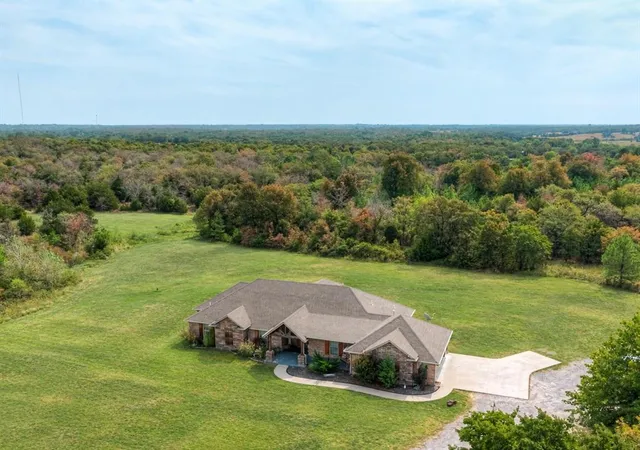 Single family home for sale at 30365 Buck Ln, McLoud, OK 74851 | MLS# 1250558