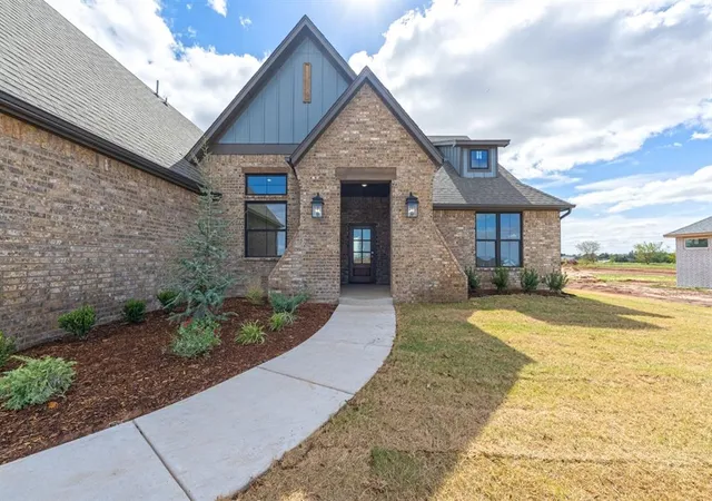 Photo 3 of Single family home for sale at 19481 Cashion Lakes Dr, Cashion, OK 73016 | MLS# 1250564 | Listing updated on 2026-10-19