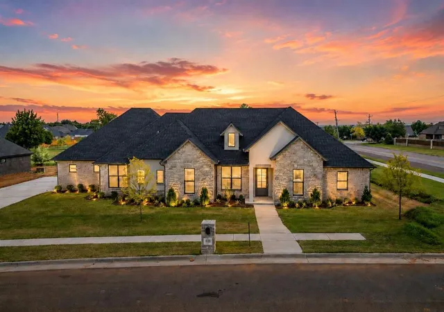 Single family home for sale at 4500 SE 37th Street, Norman, OK 73072 | MLS# 1250567