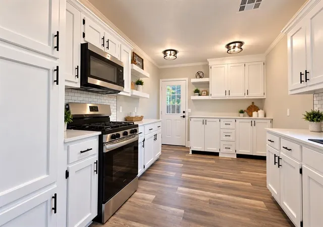 Photo 3 of Single family home for sale at 1005 W Washington Ave, Chickasha, OK 73018 | MLS# 1250576 | Listing updated on 2026-10-09