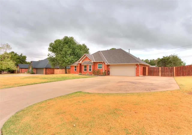 Photo 2 of Sale Pending at 1533 E Persimmon Ln, Mustang, OK 73064 | MLS# 1250579 | Listing updated on 2026-09-30