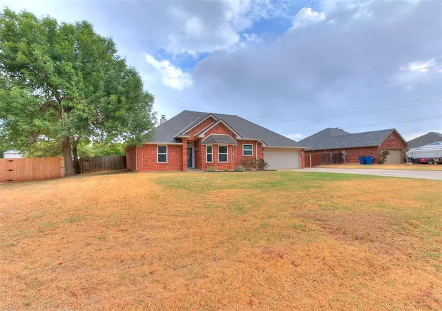 Photo 3 of Sale Pending at 1533 E Persimmon Ln, Mustang, OK 73064 | MLS# 1250579 | Listing updated on 2026-09-30