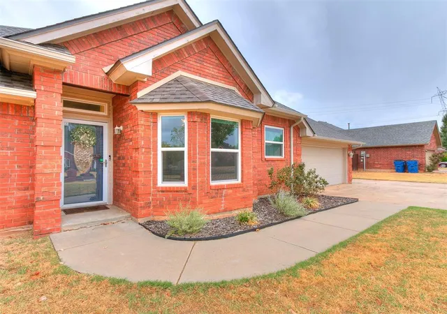 Photo 3 of Sale Pending at 1533 E Persimmon Ln, Mustang, OK 73064 | MLS# 1250579 | Listing updated on 2026-09-30
