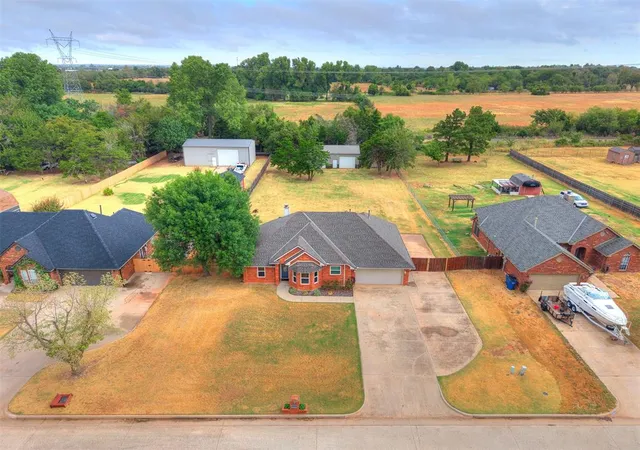Photo 4 of Sale Pending at 1533 E Persimmon Ln, Mustang, OK 73064 | MLS# 1250579 | Listing updated on 2026-09-30