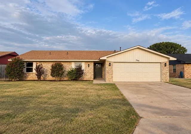 Photo 1 of Single family home for sale at 709 Polk St, Altus, OK 73521 | MLS# 1250591 | Listing updated on 2026-10-01