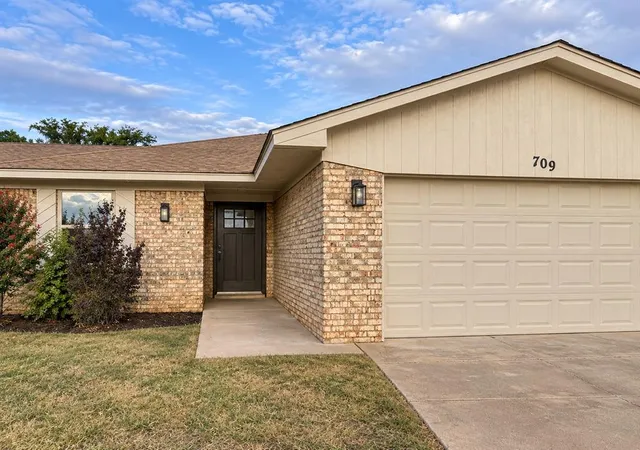 Photo 2 of Single family home for sale at 709 Polk St, Altus, OK 73521 | MLS# 1250591 | Listing updated on 2026-10-01