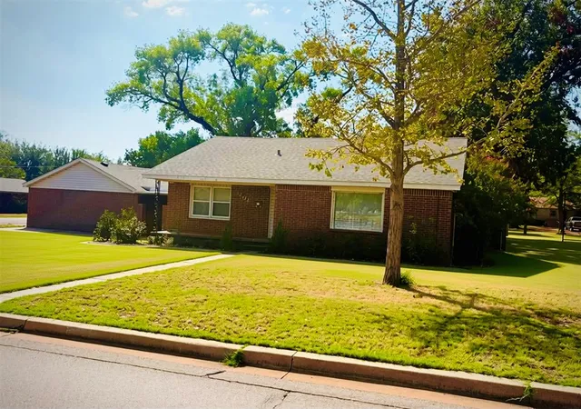 Photo 2 of Single family home for sale at 1204 W C Ave, Elk City, OK 73644 | MLS# 1250592 | Listing updated on 2026-09-30