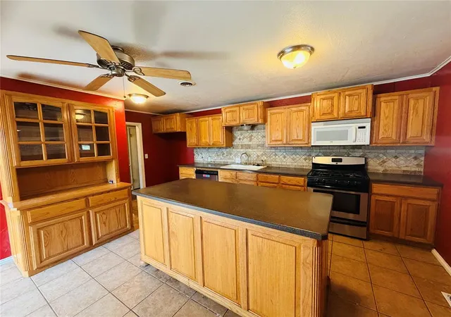 Photo 3 of Single family home for sale at 1204 W C Ave, Elk City, OK 73644 | MLS# 1250592 | Listing updated on 2026-09-30