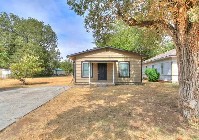 Photo 1 of Single family home for sale at 1108 W Hayes St, El Reno, OK 73036 | MLS# 1250602 | Listing updated on 2026-09-24