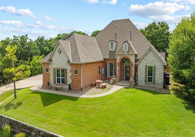 Photo 3 of Single family home for sale at 6405 Valley Ridge Dr, Edmond, OK 73034 | MLS# 1250603 | Listing updated on 2026-10-07