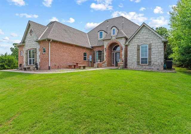 Photo 4 of Single family home for sale at 6405 Valley Ridge Dr, Edmond, OK 73034 | MLS# 1250603 | Listing updated on 2026-10-07