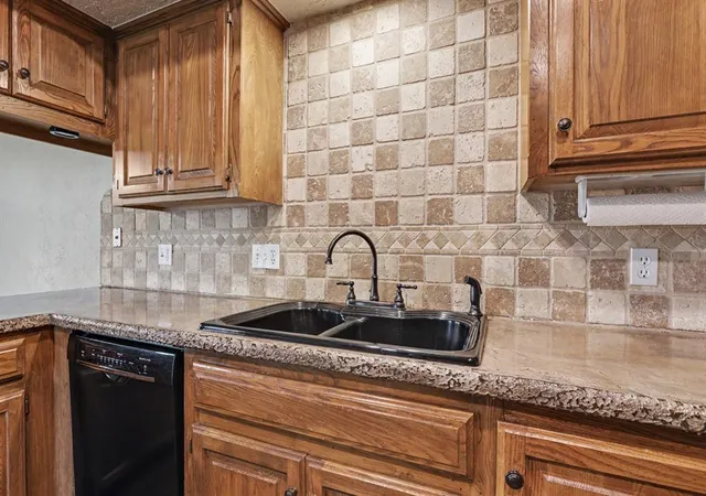 Photo 4 of Single family home for sale at 2028 Melody Ln, Edmond, OK 73013 | MLS# 1250635 | Listing updated on 2026-09-25