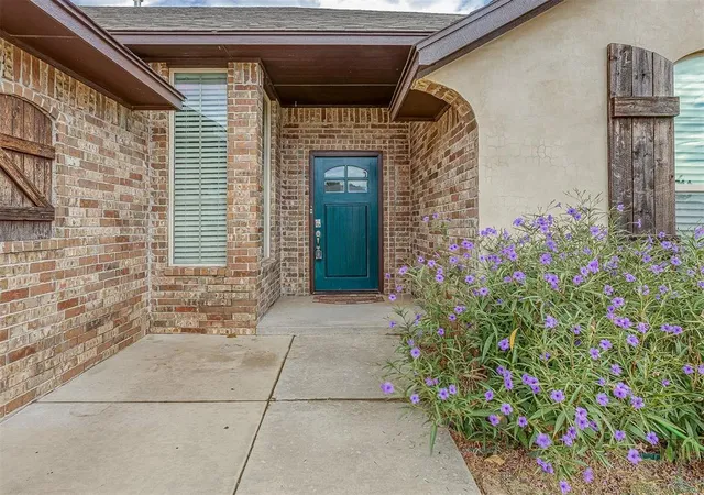 Photo 2 of Single family home for sale at 909 Sw 14th Street, Moore, OK 73160 | MLS# 1250637 | Listing updated on 2026-10-08
