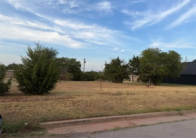 Photo 2 of Land for sale at 943 E Hill St, Oklahoma City, OK 73105 | MLS# 1250642 | Listing updated on 2026-09-30