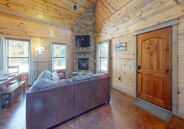Photo 4 of Single family home for sale at 146 Paradise Ln, Broken Bow, OK 74728 | MLS# 1250648 | Listing updated on 2026-09-26