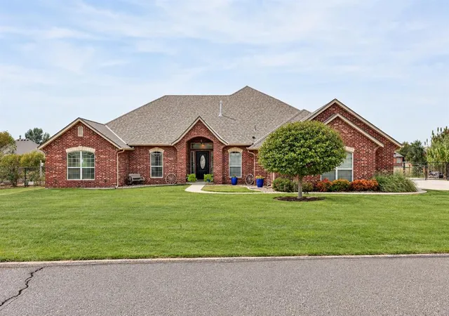 Single family home for sale at 14261 Beaver Crk Rd, Edmond, OK 73025 | MLS# 1250685
