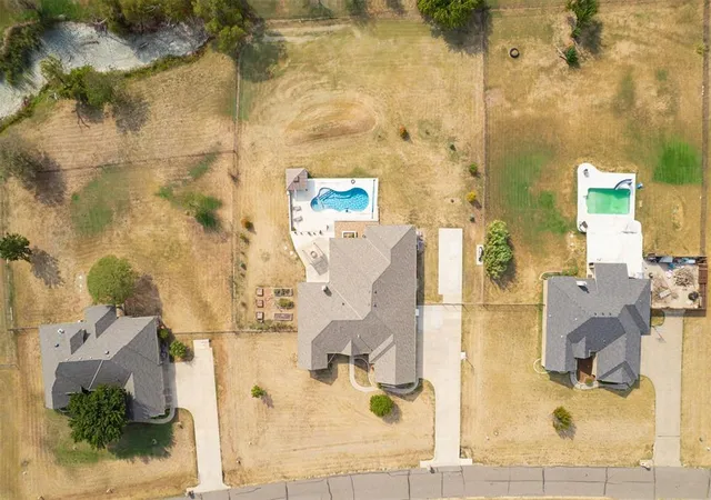 Photo 2 of Single family home for sale at 14261 Beaver Crk Rd, Edmond, OK 73025 | MLS# 1250685 | Listing updated on 2026-10-07