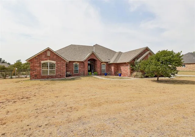 Photo 4 of Single family home for sale at 14261 Beaver Crk Rd, Edmond, OK 73025 | MLS# 1250685 | Listing updated on 2026-10-07
