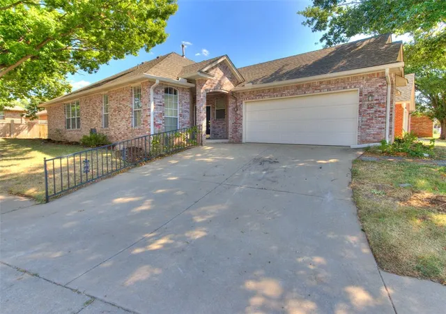 Photo 1 of Single family home for sale at 953 Heather Glen Dr, Norman, OK 73072 | MLS# 1250696 | Listing updated on 2026-09-26