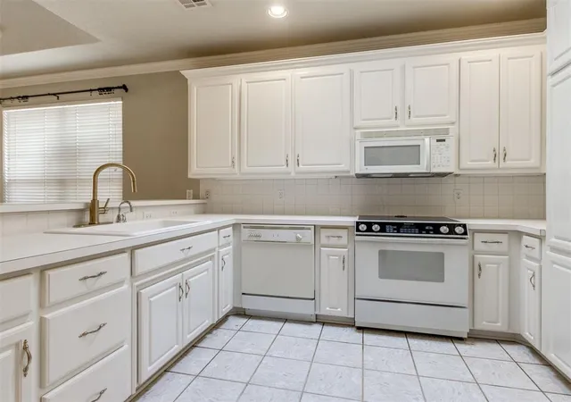 Photo 4 of Single family home for sale at 953 Heather Glen Dr, Norman, OK 73072 | MLS# 1250696 | Listing updated on 2026-09-26