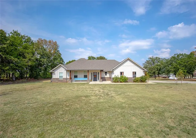 Photo 1 of Single family home for sale at 337030 E 1016 Road, Meeker, OK 74855 | MLS# 1250700 | Listing updated on 2026-10-05
