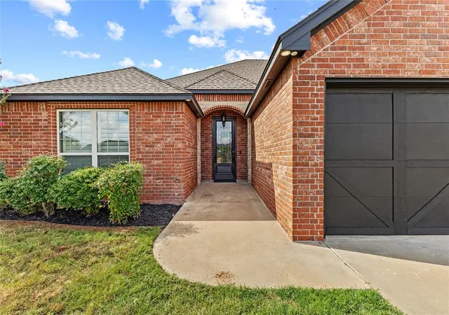 Photo 2 of Single family home for sale at 2425 Pumpkin Ln, Weatherford, OK 73096 | MLS# 1250701 | Listing updated on 2026-09-29