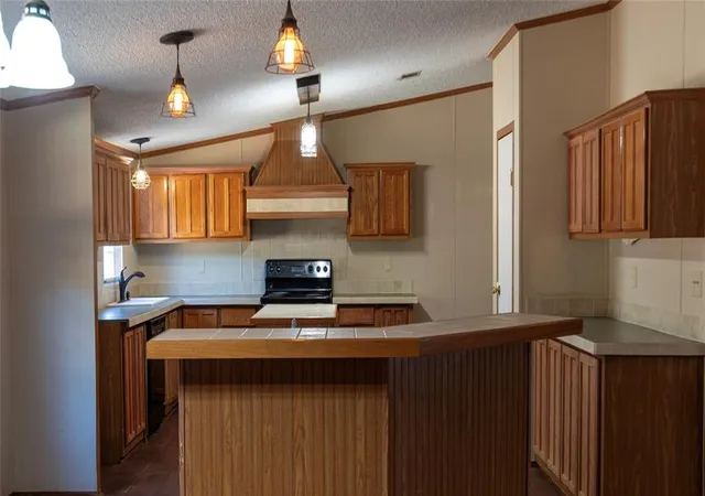 Photo 4 of Sale Pending at 20017 SE 94th Street, Newalla, OK 74857 | MLS# 1250704 | Listing updated on 2026-09-24