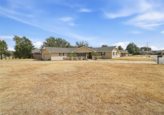Photo 1 of Single family home for sale at 2720 N Robin St, Altus, OK 73521 | MLS# 1250710 | Listing updated on 2026-09-30