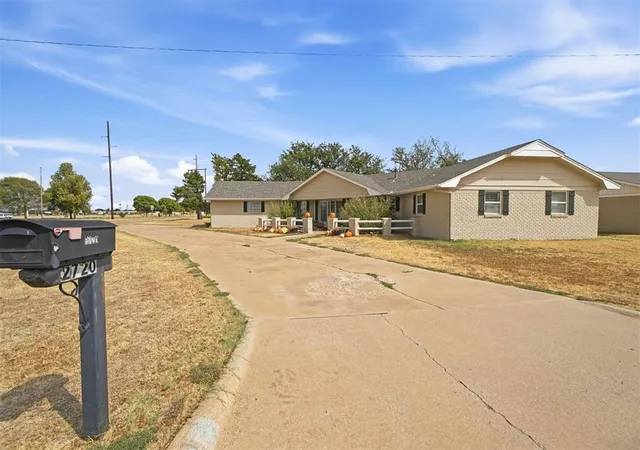 Photo 2 of Single family home for sale at 2720 N Robin St, Altus, OK 73521 | MLS# 1250710 | Listing updated on 2026-09-30