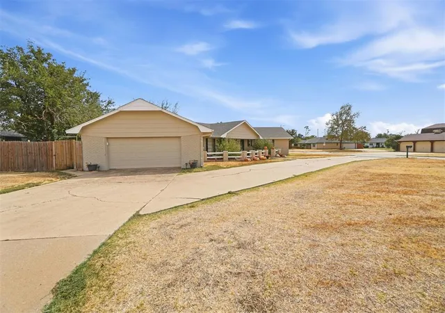 Photo 3 of Single family home for sale at 2720 N Robin St, Altus, OK 73521 | MLS# 1250710 | Listing updated on 2026-09-30