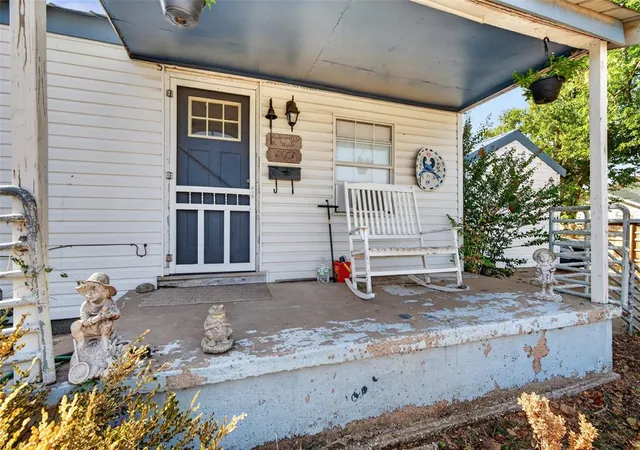 Photo 3 of Single family home for sale at 1113 W Arkansas Ave, Chickasha, OK 73018 | MLS# 1250717 | Listing updated on 2026-09-25