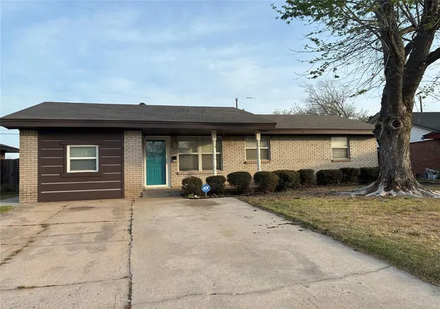Single family home for sale at 911 SW 2nd Street, Moore, OK 73160 | MLS# 1250726
