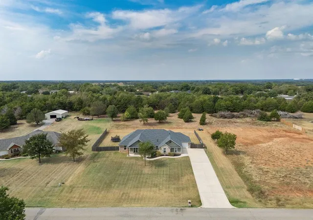 Photo 2 of Sale Pending at 19196 Abigail Dr, Shawnee, OK 74801 | MLS# 1250730 | Listing updated on 2026-10-07