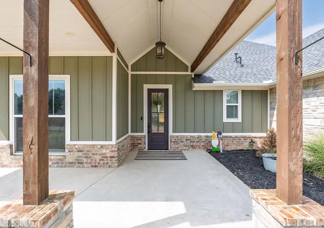 Photo 3 of Sale Pending at 19196 Abigail Dr, Shawnee, OK 74801 | MLS# 1250730 | Listing updated on 2026-10-07