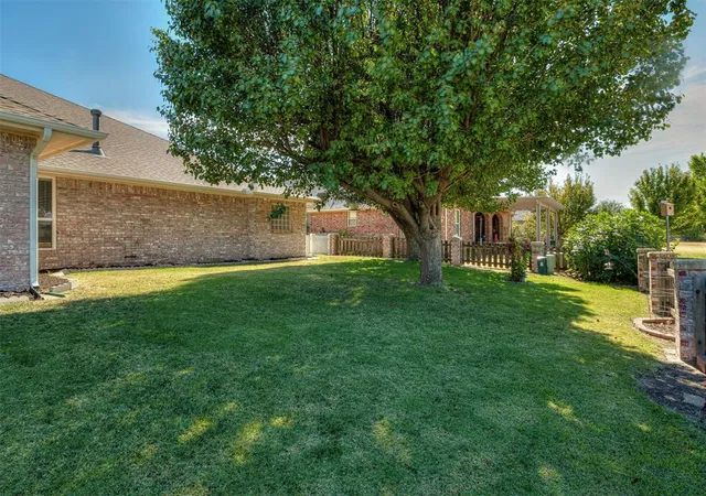 Photo 3 of Single family home for sale at 11625 Hackney Ln, Yukon, OK 73099 | MLS# 1250732 | Listing updated on 2026-09-25