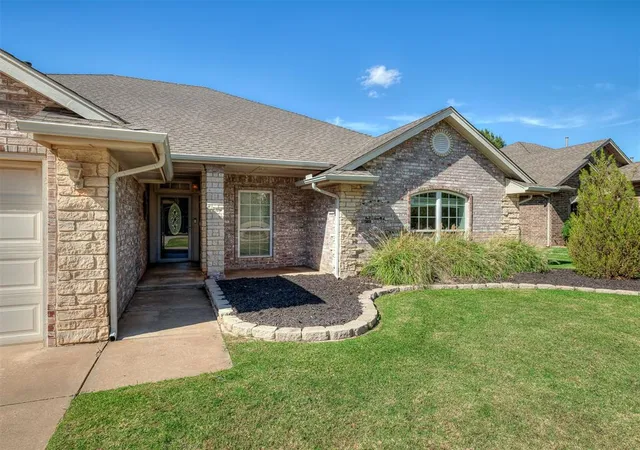 Photo 3 of Single family home for sale at 11625 Hackney Ln, Yukon, OK 73099 | MLS# 1250732 | Listing updated on 2026-09-25
