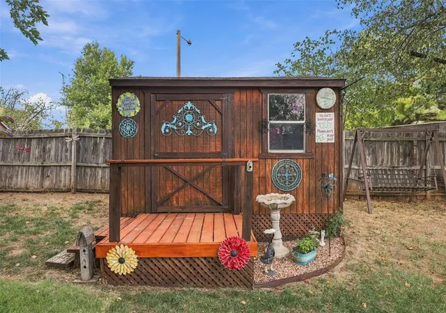 Photo 4 of Single family home for sale at 11613 Lochwood Dr, Yukon, OK 73099 | MLS# 1250737 | Listing updated on 2026-09-24
