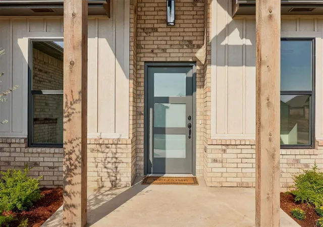 Photo 4 of Single family home for sale at 1813 Aminas Way, Yukon, OK 73099 | MLS# 1250744 | Listing updated on 2026-09-25