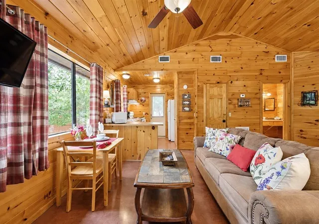 Photo 3 of Single family home for sale at 288 Split Shot Cir, Broken Bow, OK 74728 | MLS# 1250750 | Listing updated on 2026-09-26